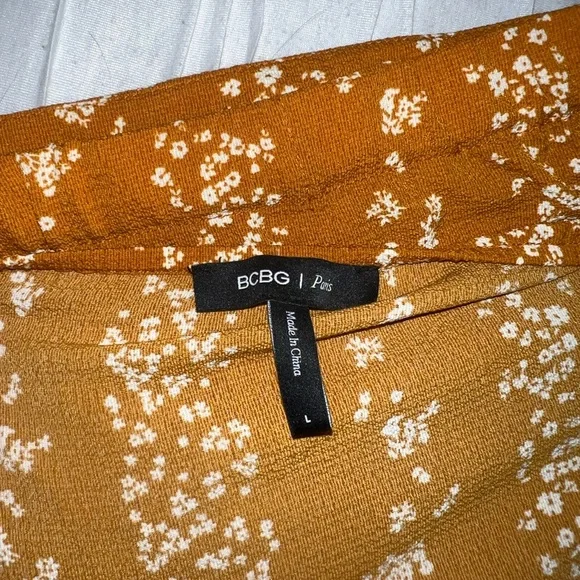 BCBG Ditsy Floral Crop Top Size L - Picture 8 of 8